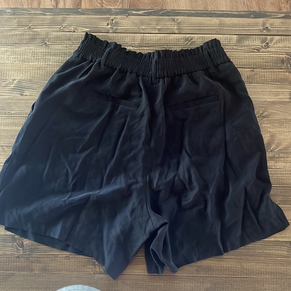 SIMPLY VERA VERA WANG Black Shorts - Picture 2 of 3